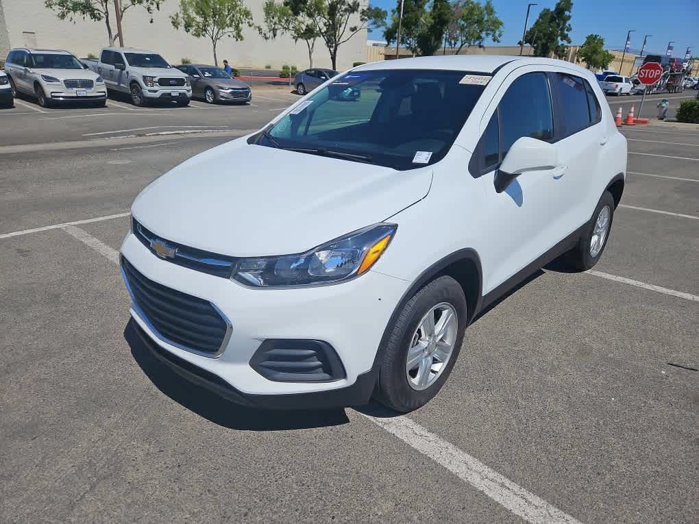 Used 2022 Chevrolet Trax LS w/ Tint and Cruise Package AWD/4WD image 1