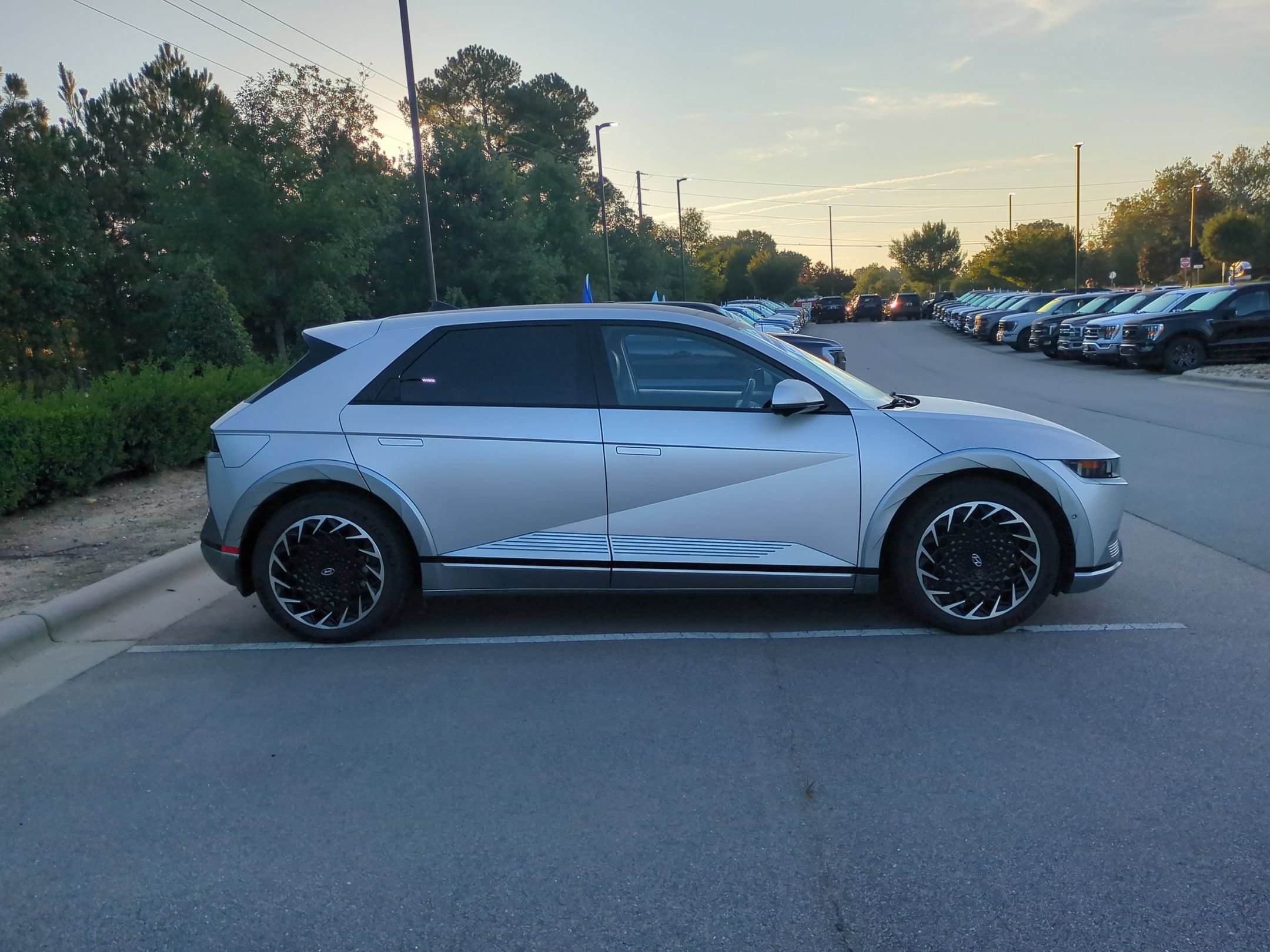 Used 2023 Hyundai Ioniq 5 Limited w/ Cargo Package AWD/4WD image 3