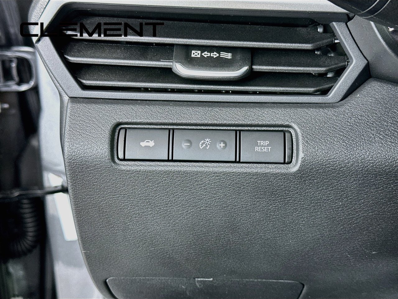 Used 2025 Nissan Altima 2.5 SV FWD image 14