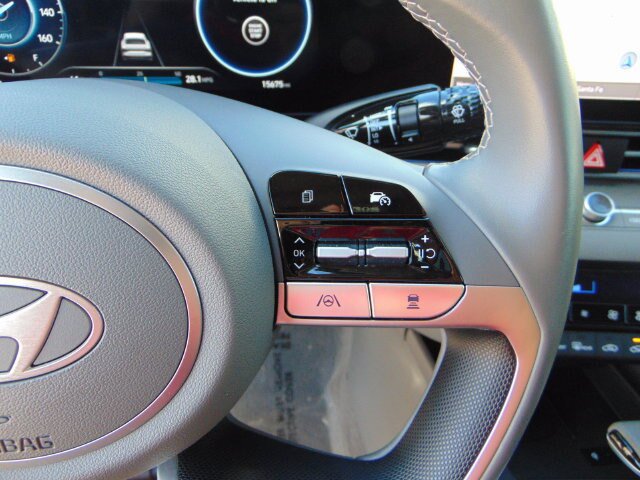 Used 2025 Hyundai Elantra SEL FWD image 17