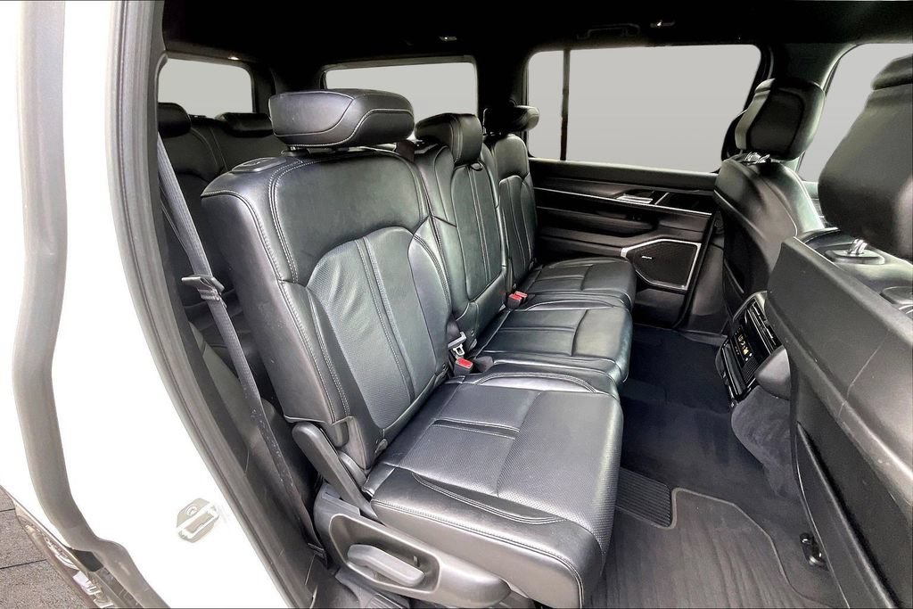 Used 2024 Jeep Wagoneer Series II w/ Flexible Seating Group RWD image 27