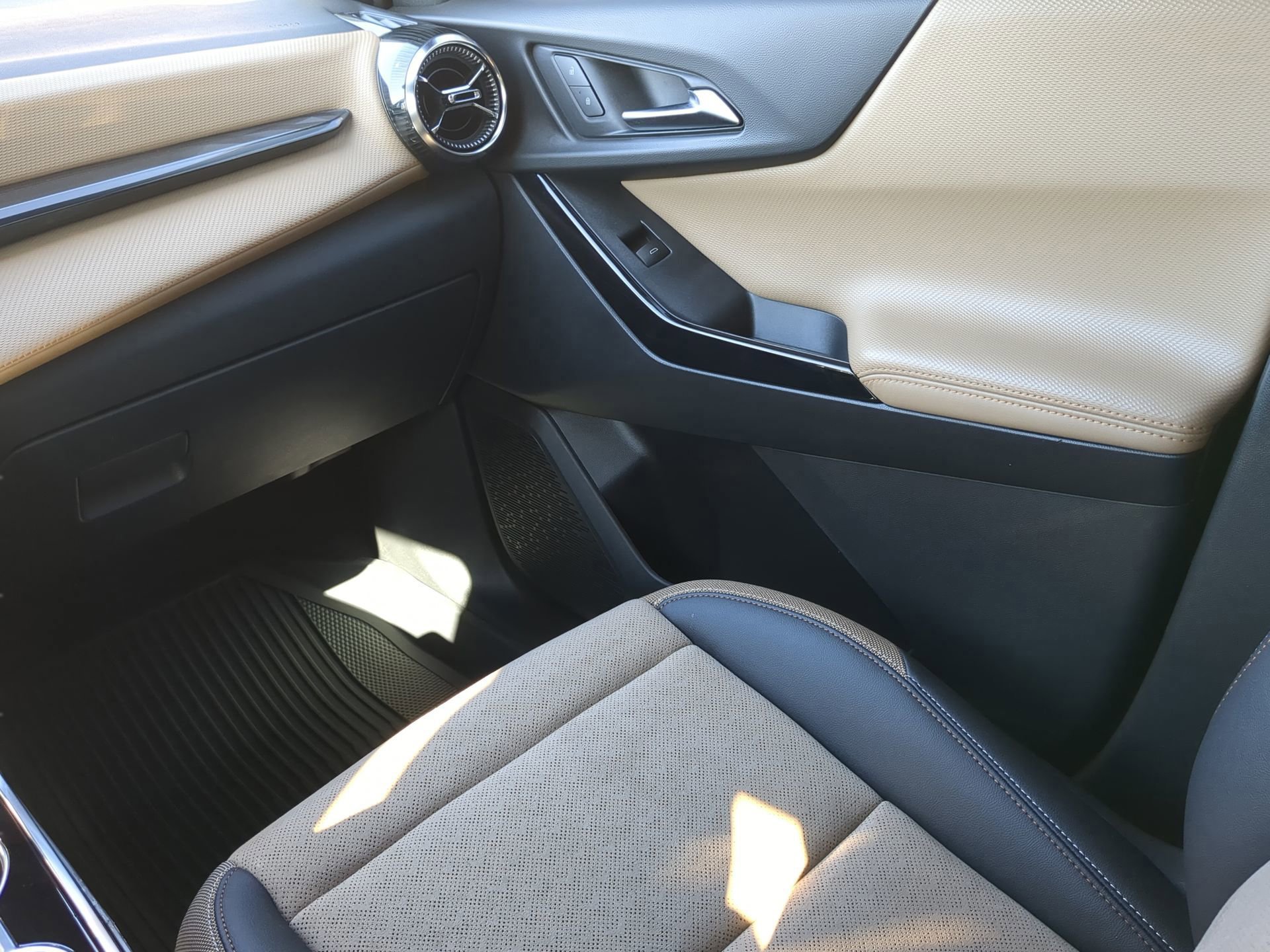 Used 2025 Chevrolet Equinox ACTIV w/ Convenience Package III image 45