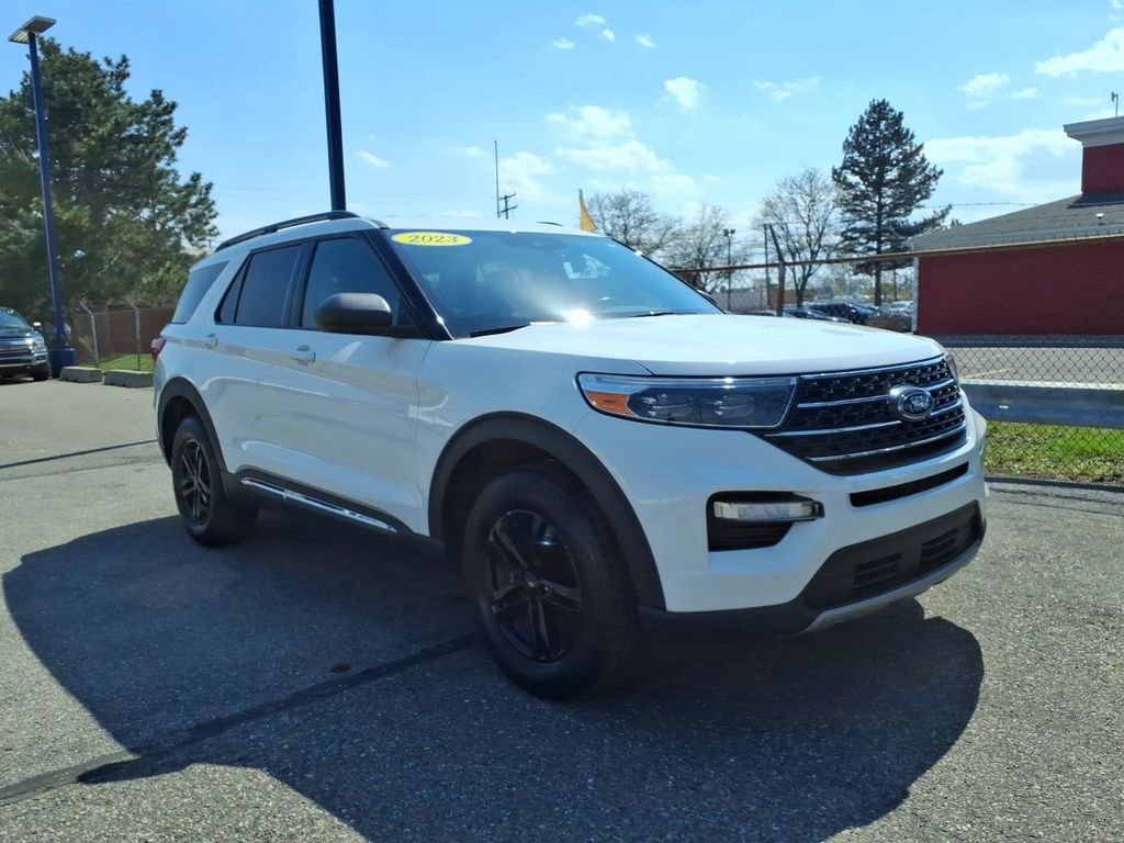 Certified 2023 Ford Explorer XLT w/ Equipment Group 202A AWD/4WD image 3