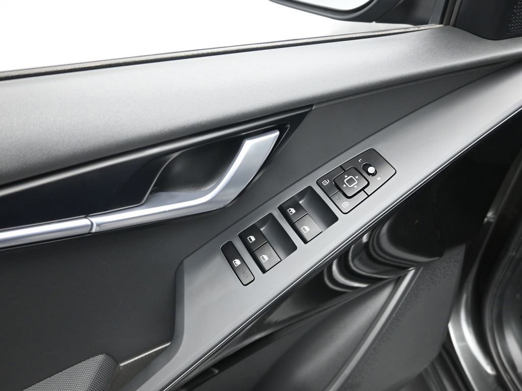 Used 2023 Kia Niro EX image 38