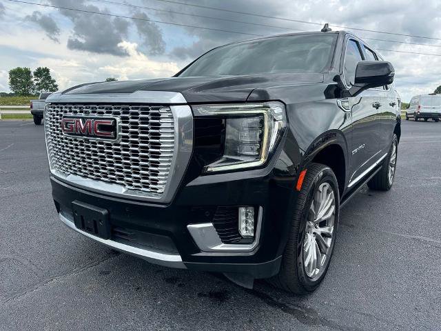 Used 2021 GMC Yukon Denali w/ Denali Premium Package AWD/4WD image 3