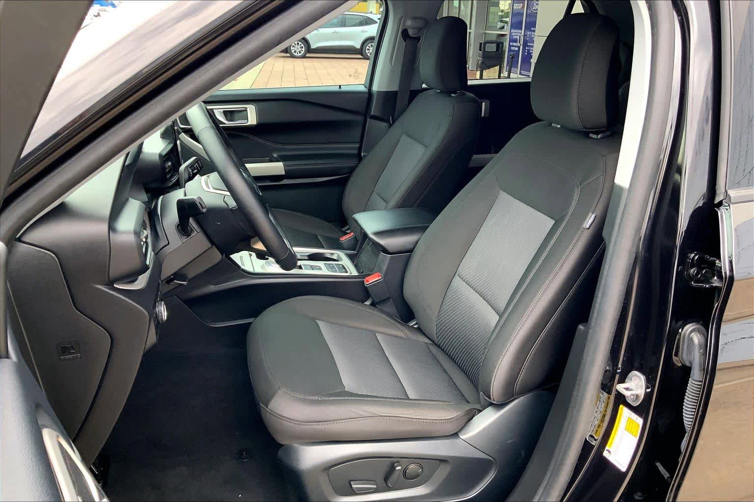 Certified 2024 Ford Explorer XLT RWD image 8