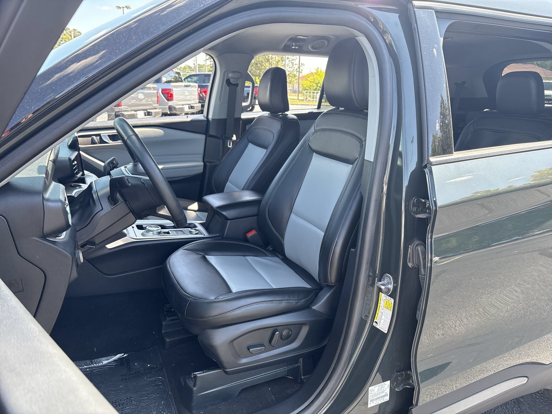 Certified 2024 Ford Explorer XLT w/ Equipment Group 202A AWD/4WD image 17