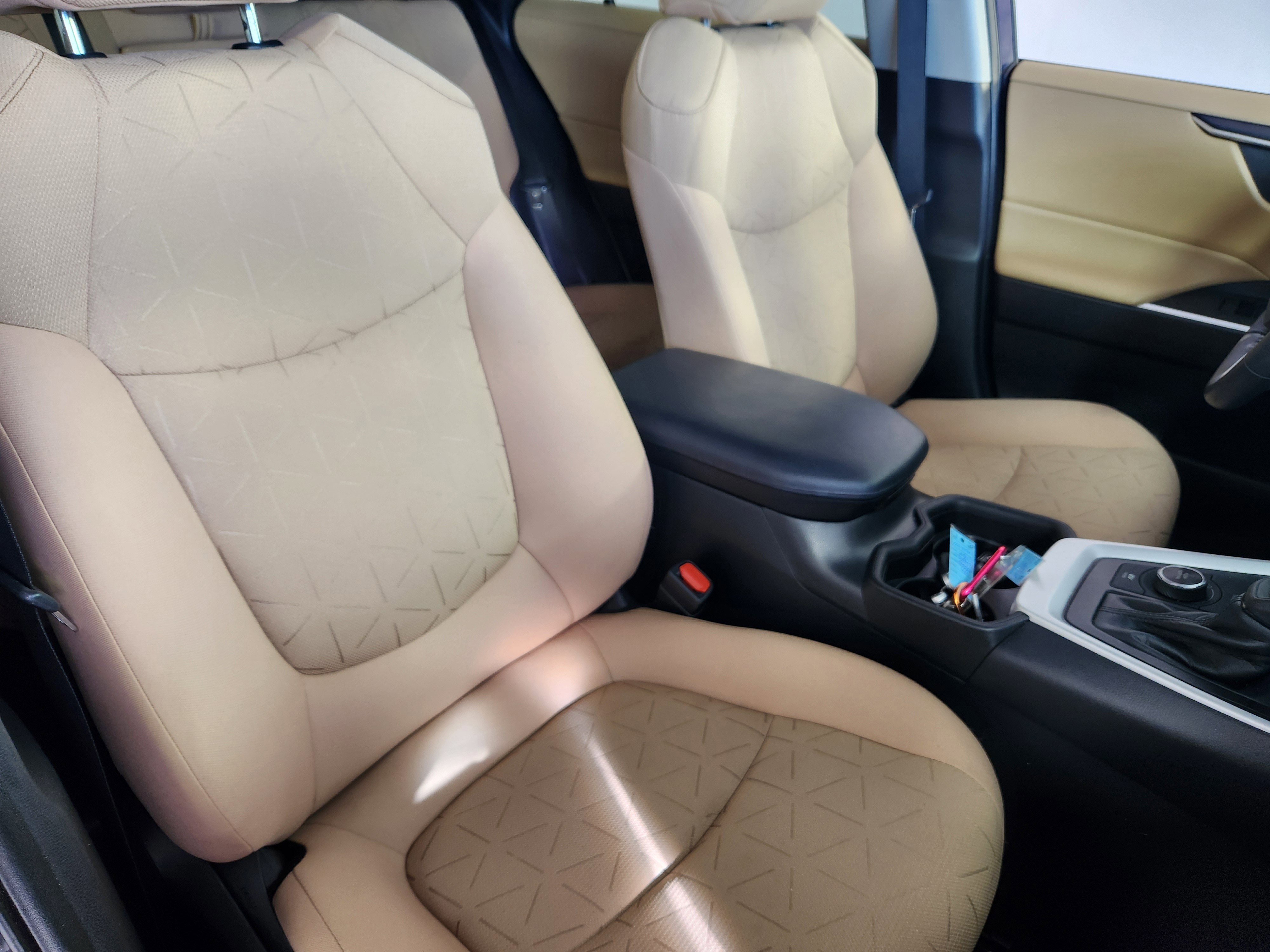 Used 2020 Toyota RAV4 XLE image 10