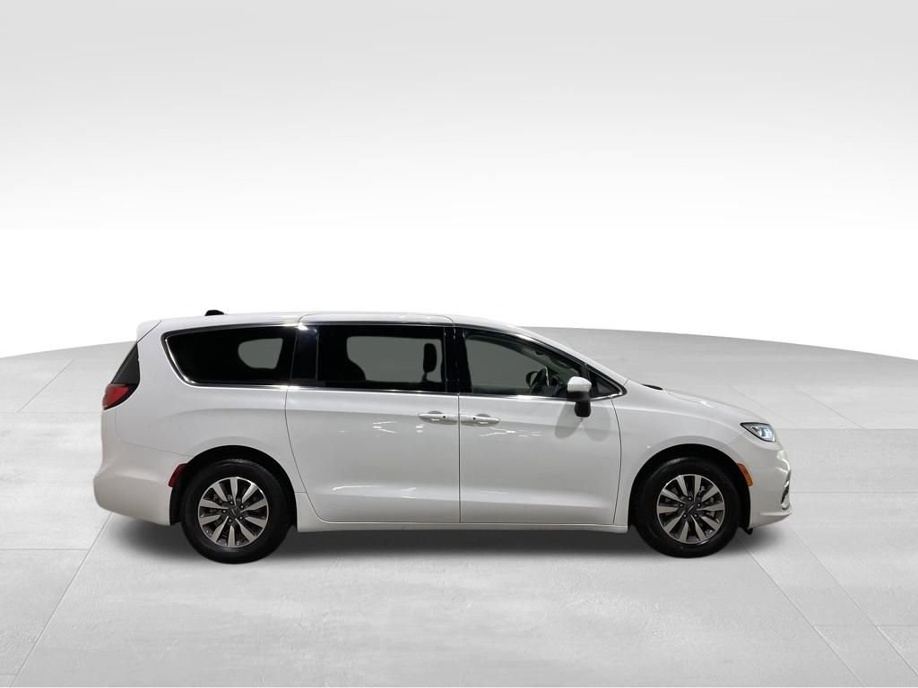 Used 2023 Chrysler Pacifica Touring-L image 7