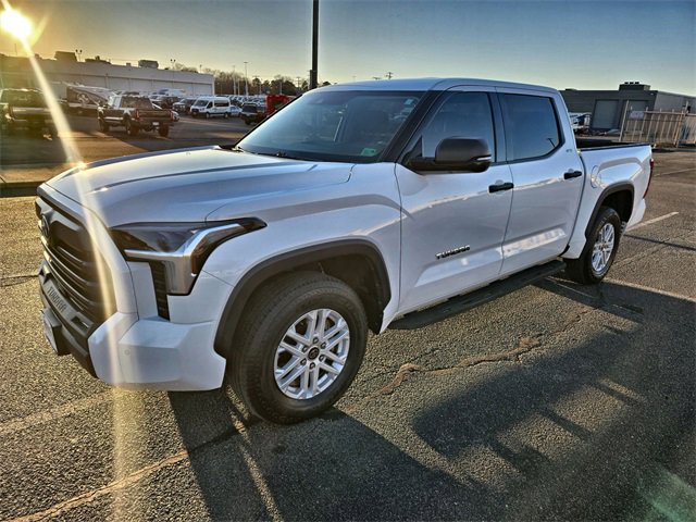 Used 2022 Toyota Tundra SR5 w/ Convenience Package image 1