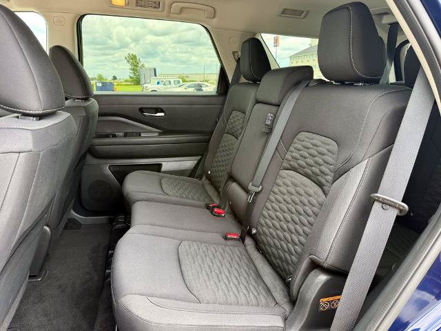 Used 2022 Nissan Pathfinder SV AWD/4WD image 12