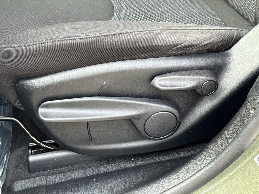 Used 2019 Jeep Cherokee Latitude w/ Popular Appearance Group image 21