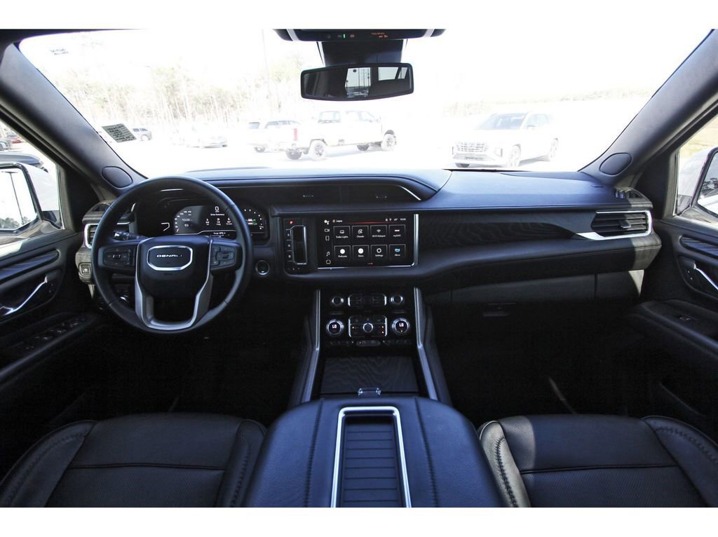 Used 2023 GMC Yukon XL Denali image 12