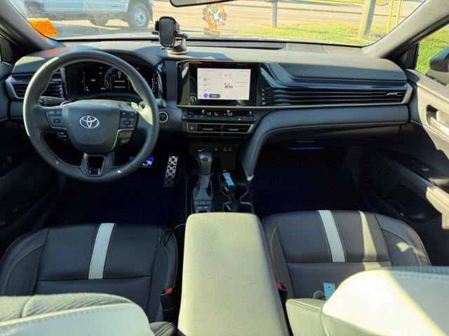 Used 2025 Toyota Camry SE FWD image 13