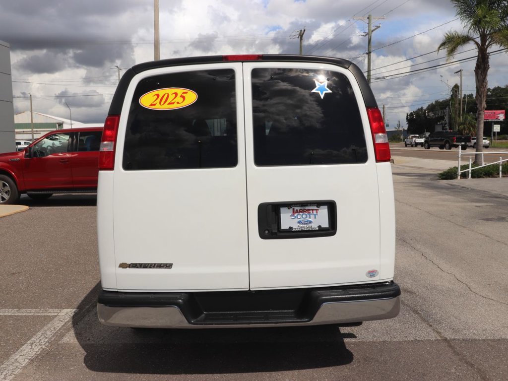 Used 2025 Chevrolet Express 3500 LT w/ LT Preferred Equipment Group RWD image 10