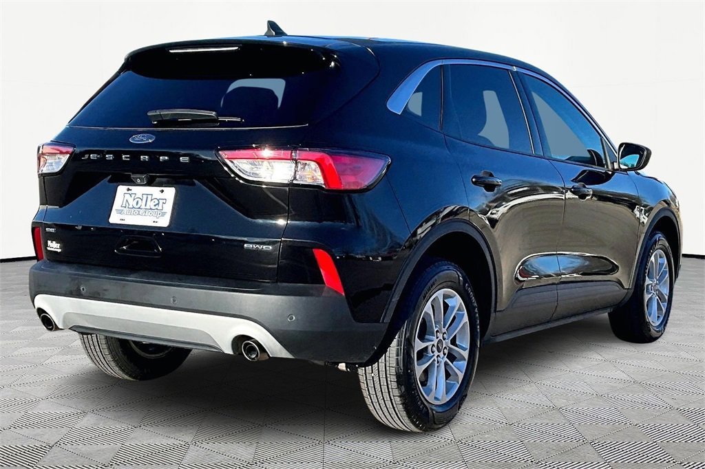 Certified 2022 Ford Escape SE w/ Cold Weather Package image 4