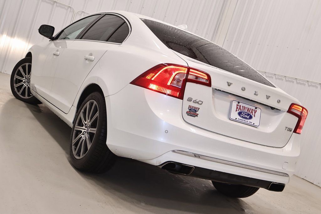Used 2017 Volvo S60 T5 Inscription image 4