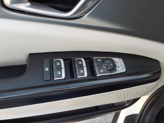 Used 2023 Kia Carnival LX image 18