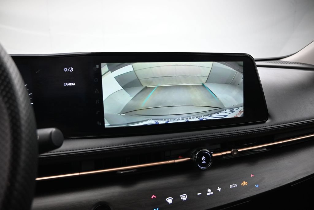 Used 2023 Nissan Ariya AWD image 16