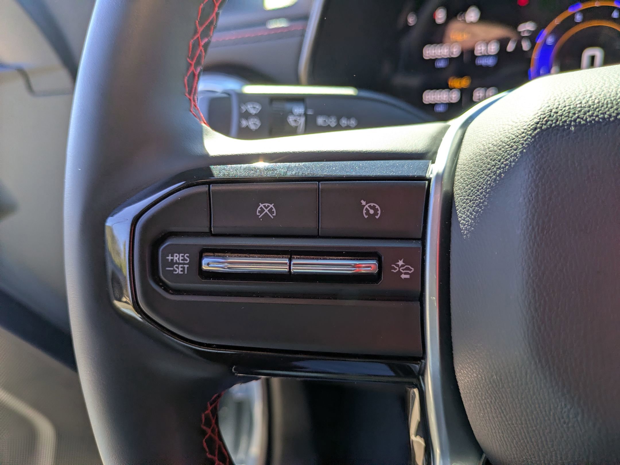 Used 2025 Chevrolet Colorado Z71 w/ Technology Package image 18