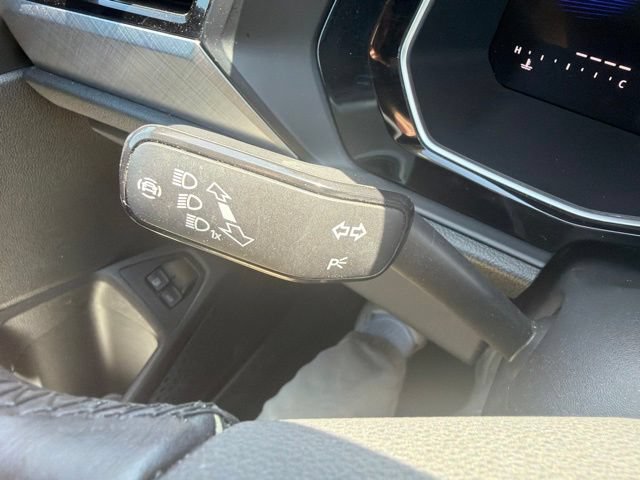 Used 2024 Volkswagen Jetta SE FWD image 39
