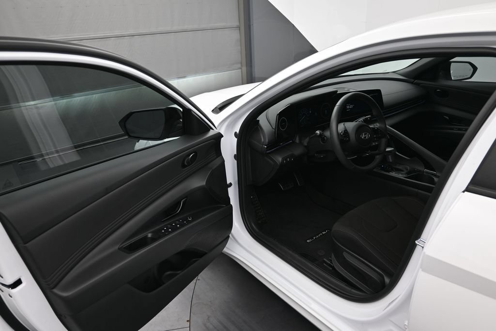 Used 2025 Hyundai Elantra SEL FWD image 12