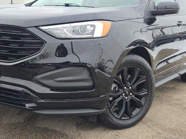 Certified 2022 Ford Edge SE w/ Black Appearance Package image 6