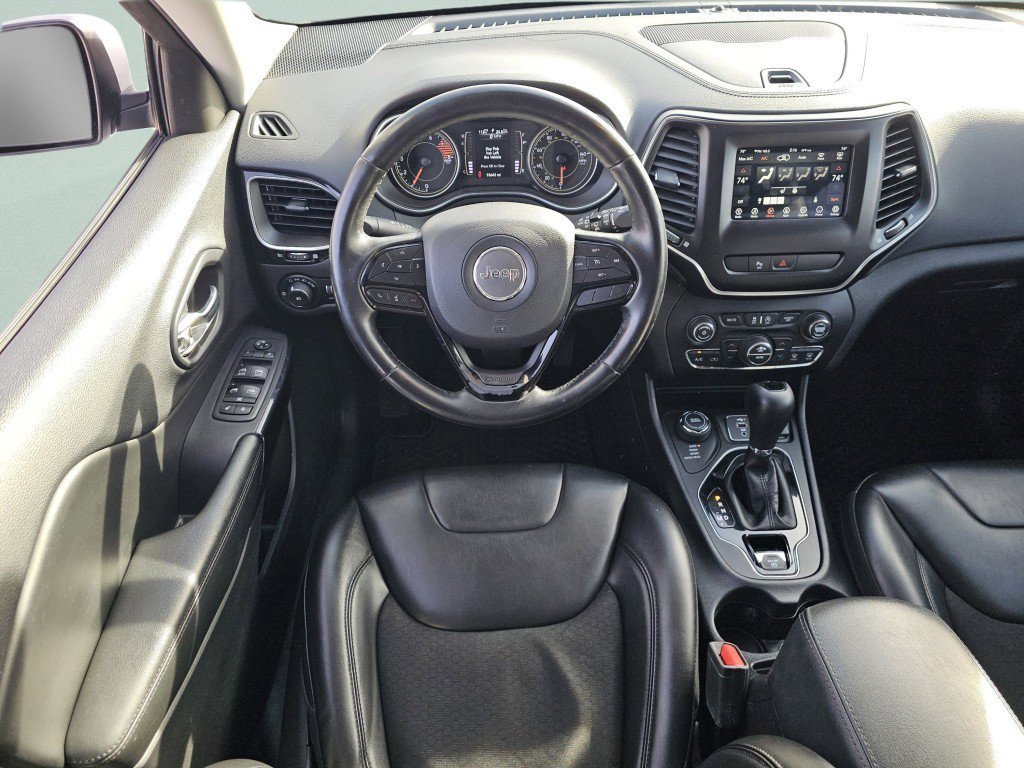 Used 2020 Jeep Cherokee Latitude Plus image 4