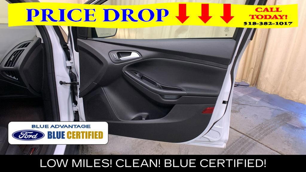 Certified 2017 Ford Focus SE FWD image 12