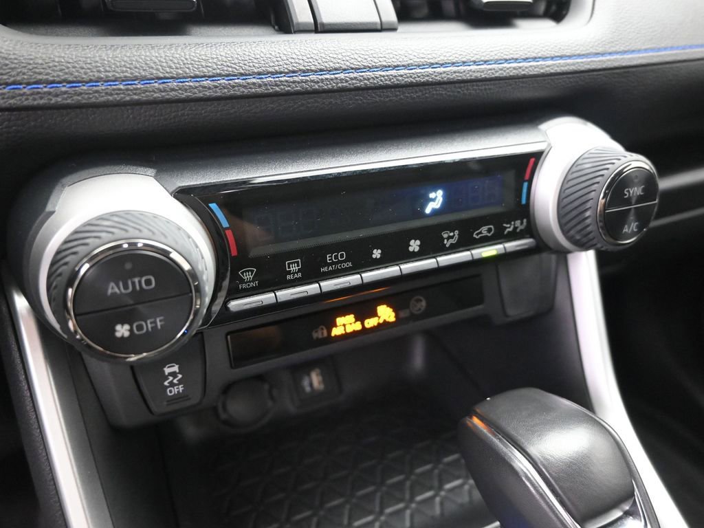 Used 2025 Toyota RAV4 SE image 22
