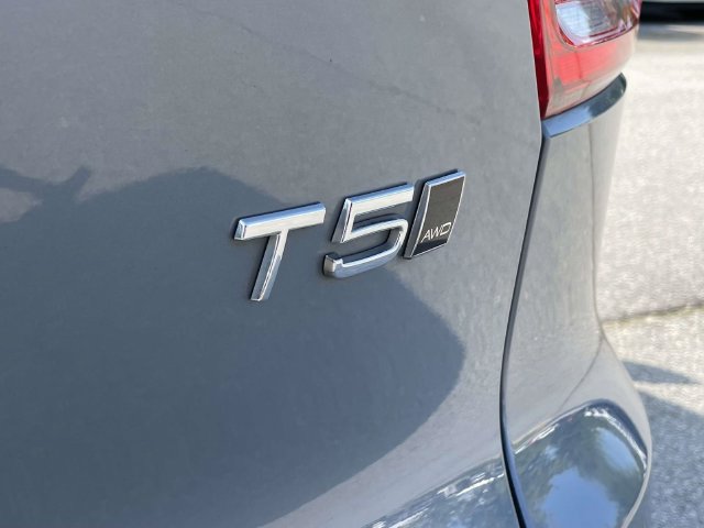 Used 2021 Volvo XC40 T5 R-Design w/ Advanced Package AWD/4WD image 11