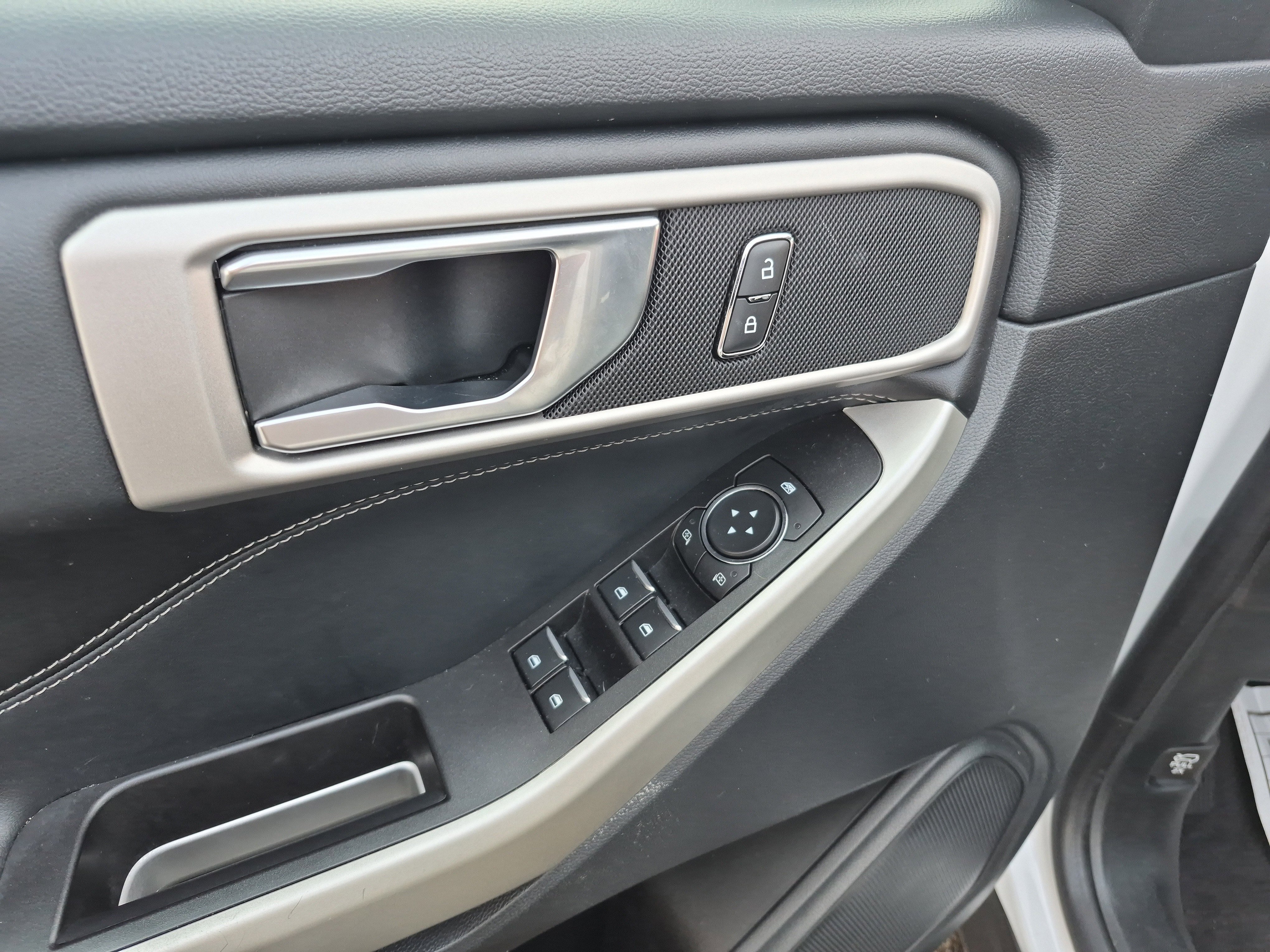 Certified 2020 Ford Explorer XLT w/ Equipment Group 202A image 9