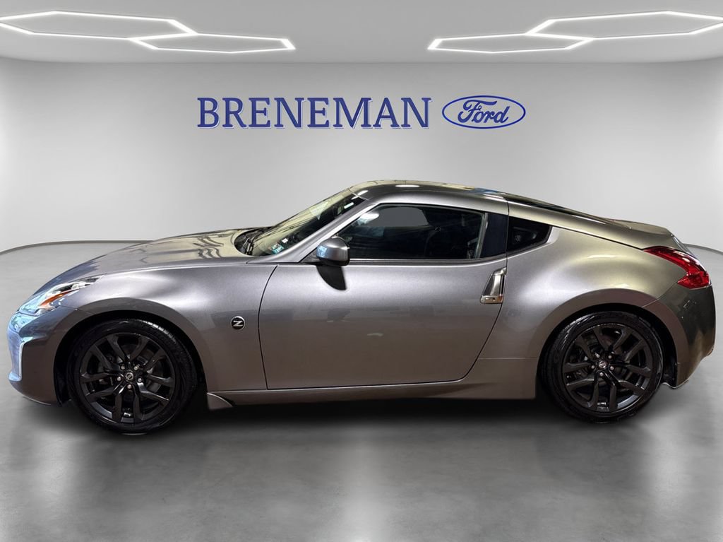 Used 2020 Nissan 370Z Coupe RWD image 9