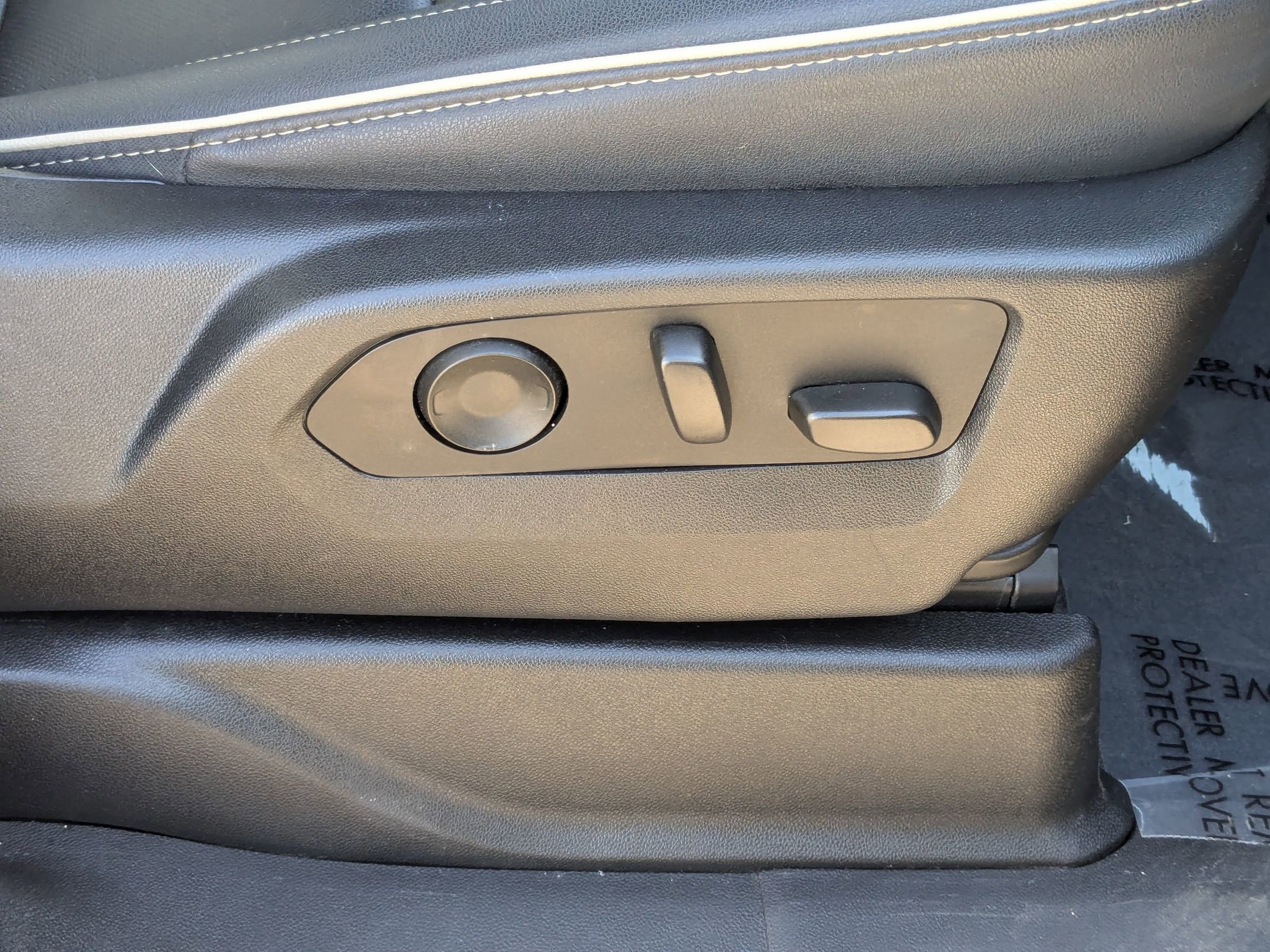 Used 2023 GMC Yukon SLT image 40