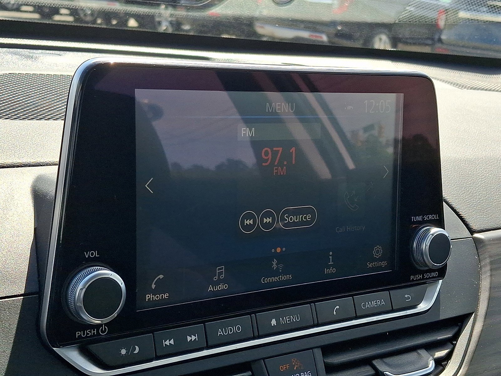 Used 2025 Nissan Altima 2.5 SV FWD image 15