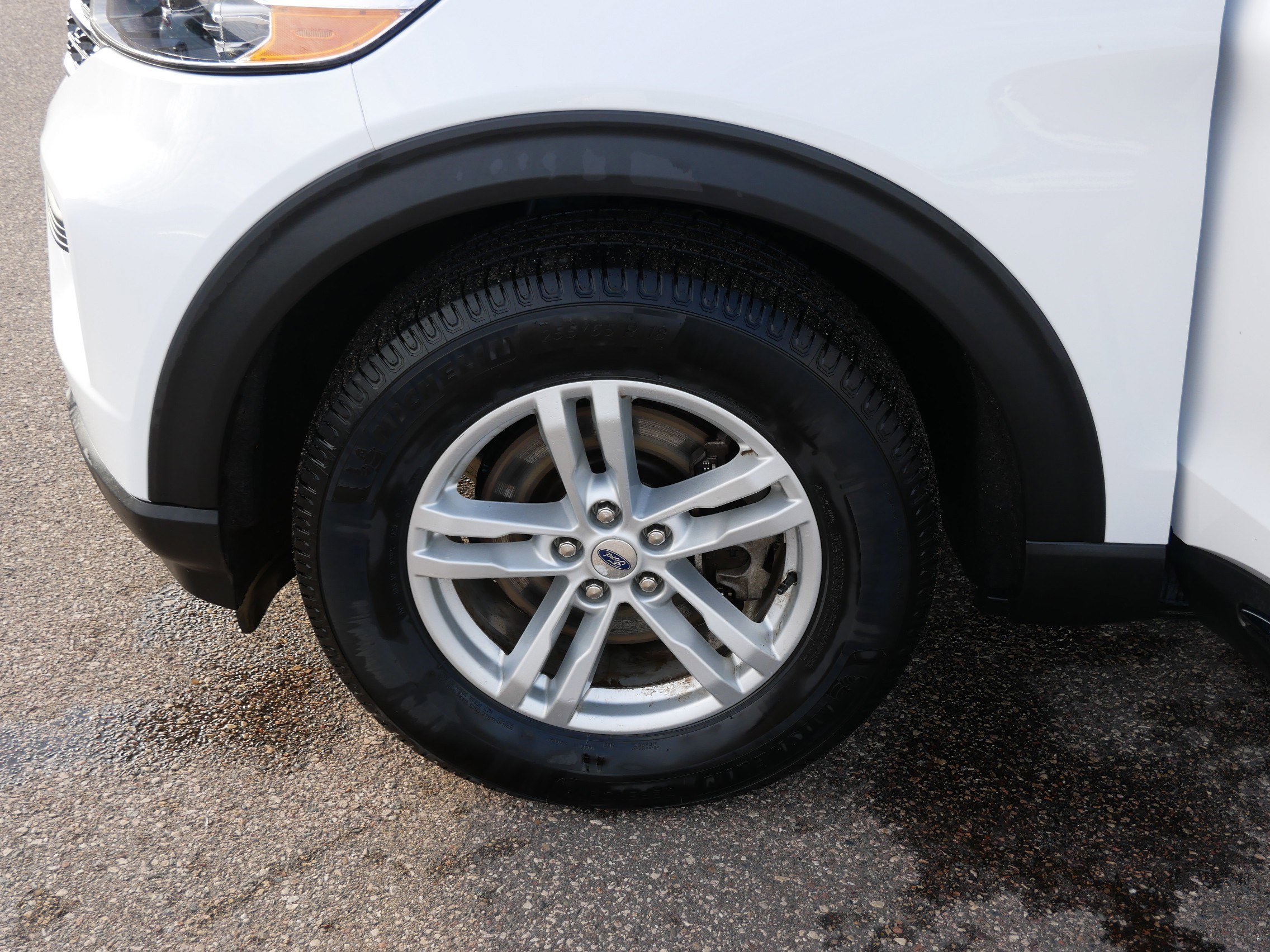 Certified 2020 Ford Explorer XLT w/ Cold Weather Package AWD/4WD image 15