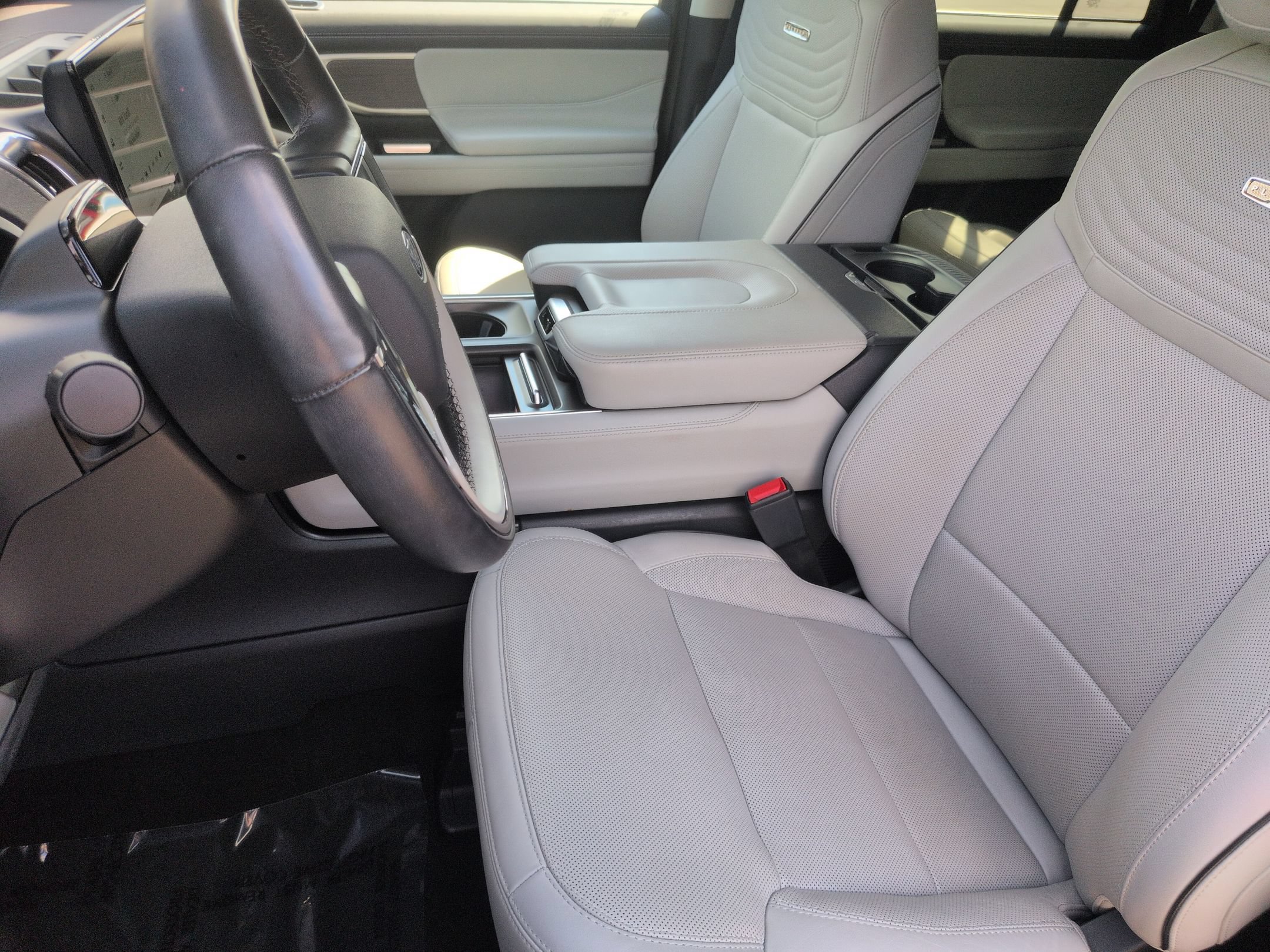 Certified 2025 Ford Expedition Platinum w/ Platinum Ultimate Package AWD/4WD image 16