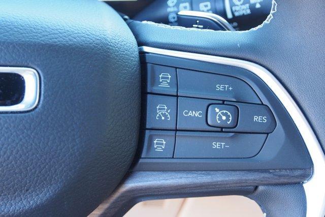 Used 2024 Jeep Grand Cherokee L Limited w/ Black Appearance Package image 27