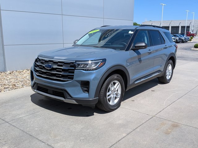Certified 2025 Ford Explorer Active RWD image 8