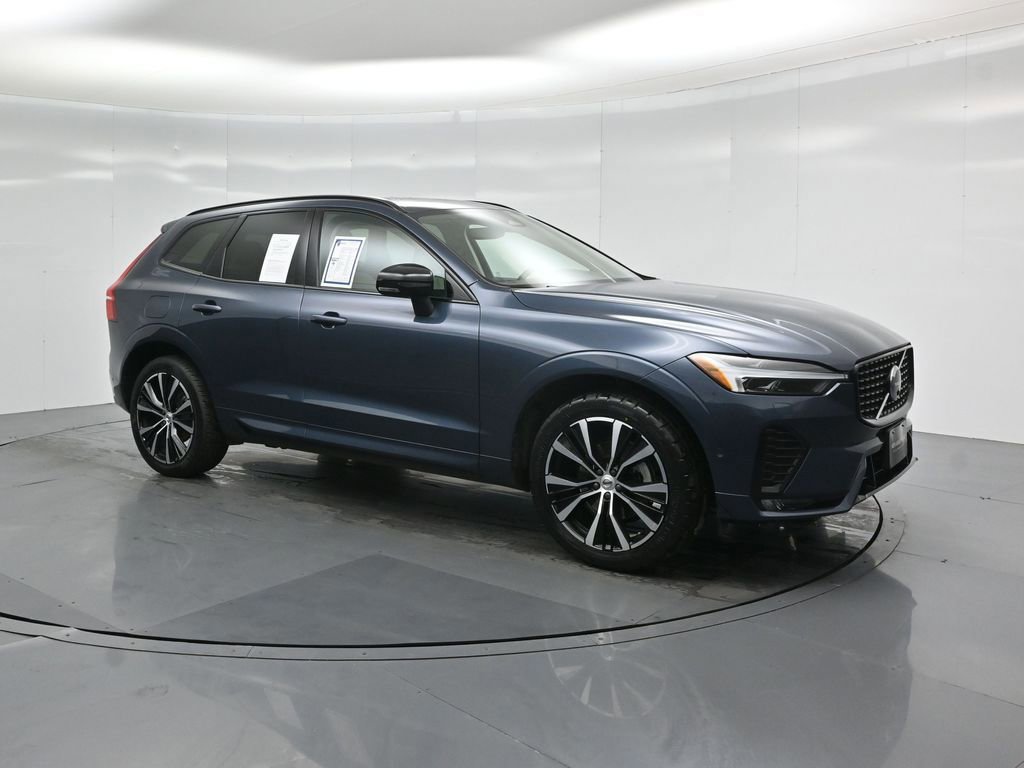 Used 2023 Volvo XC60 B5 Plus image 3