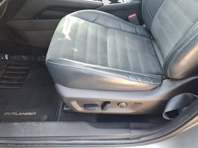 Used 2022 Mitsubishi Outlander SE FWD image 16