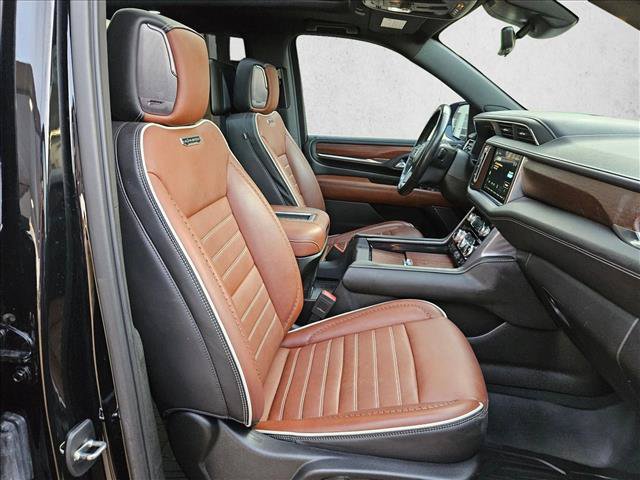Used 2023 GMC Yukon Denali Ultimate w/ LPO, Floor Liner Package AWD/4WD image 17