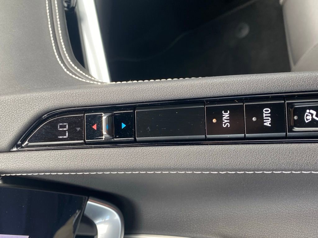 Used 2024 Chevrolet Corvette Stingray Coupe w/ Z51 Performance Package image 22