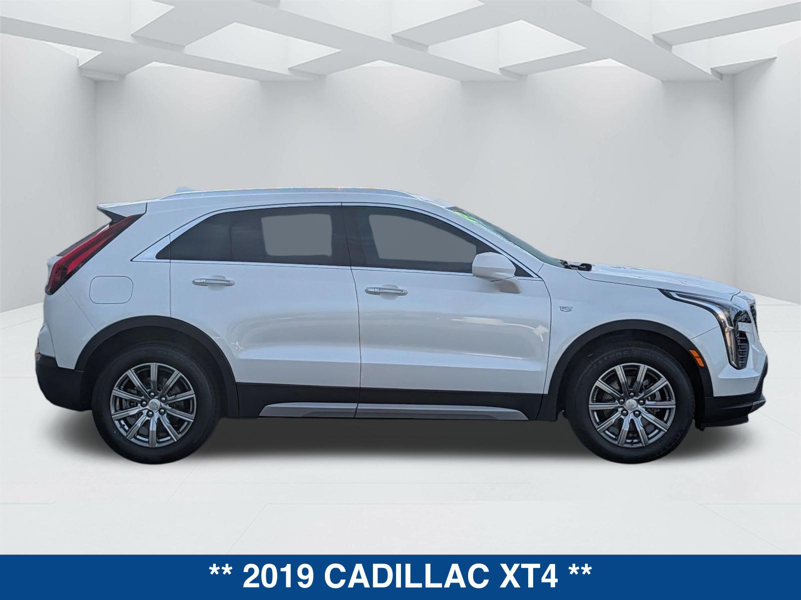 Used 2019 Cadillac XT4 Premium Luxury FWD image 4