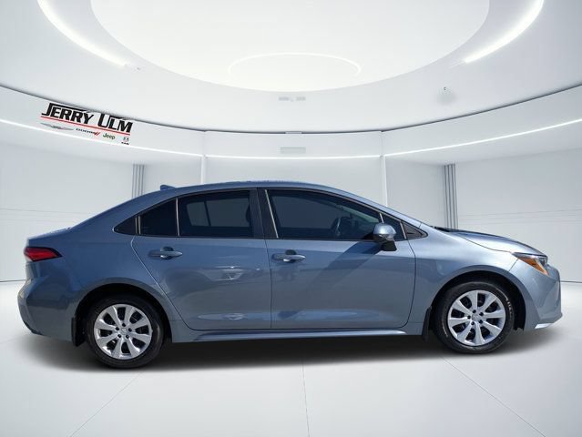 Used 2025 Toyota Corolla LE FWD image 3