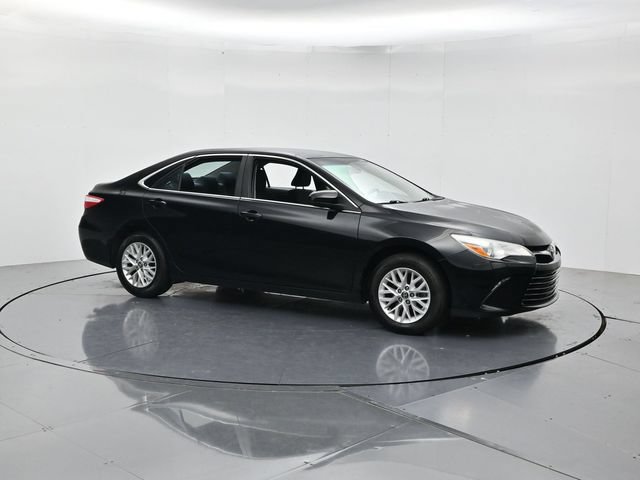 Used 2017 Toyota Camry LE FWD image 3