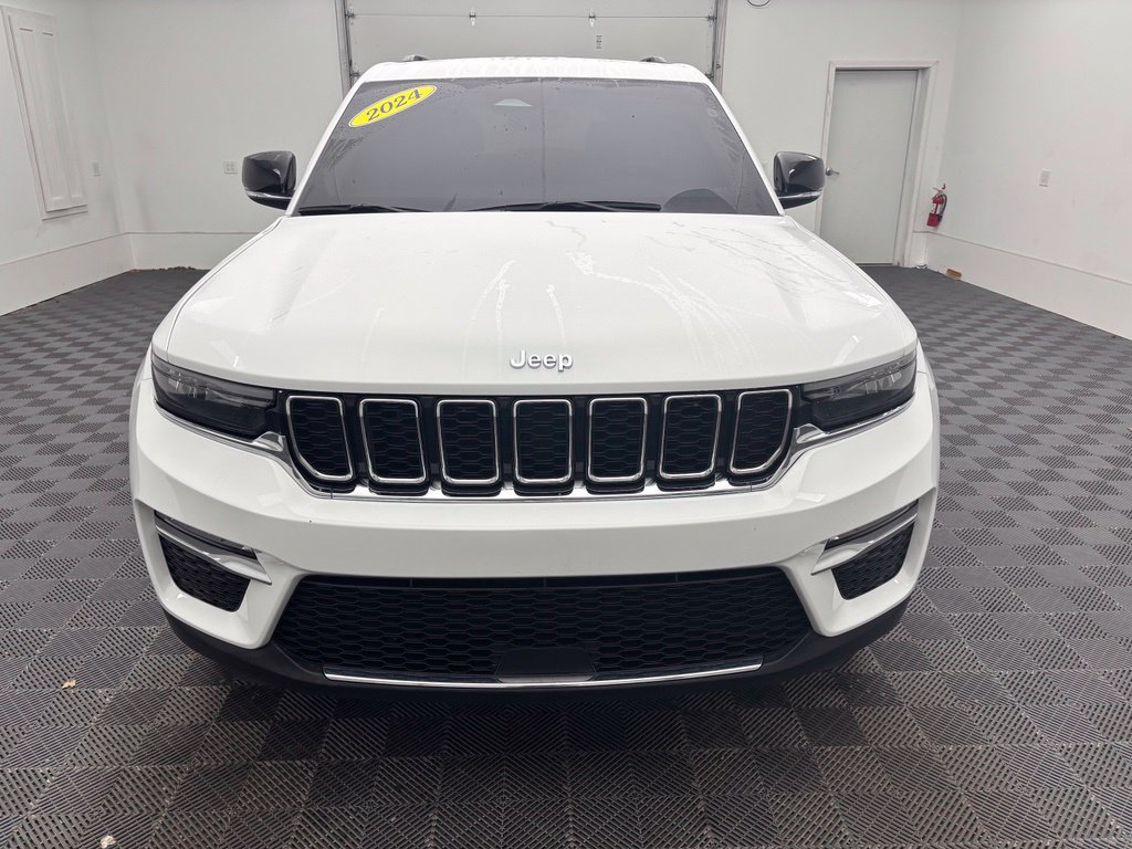 Used 2024 Jeep Grand Cherokee Limited AWD/4WD image 16
