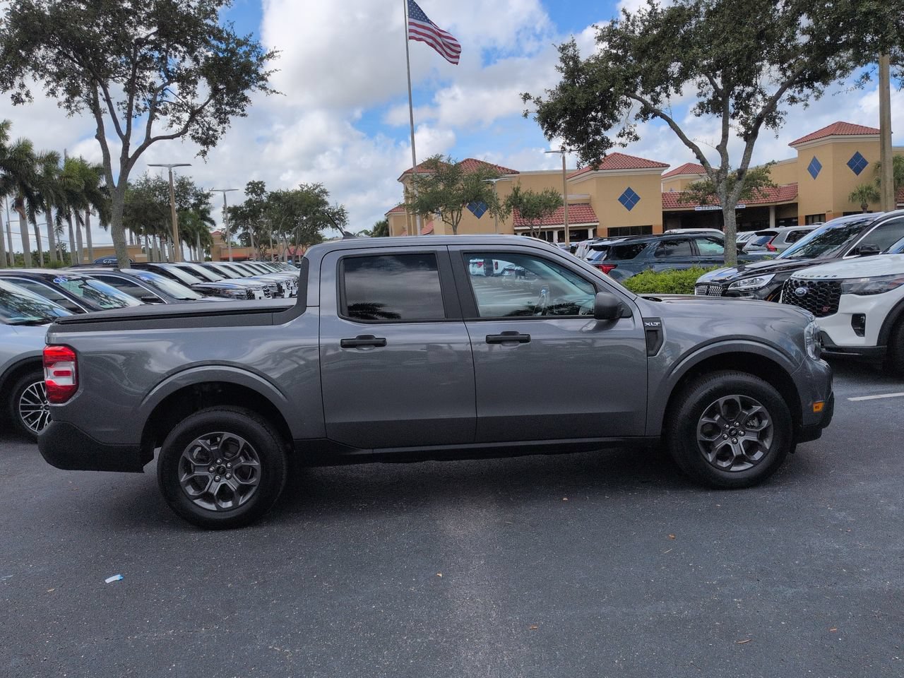Certified 2023 Ford Maverick XLT FWD image 3