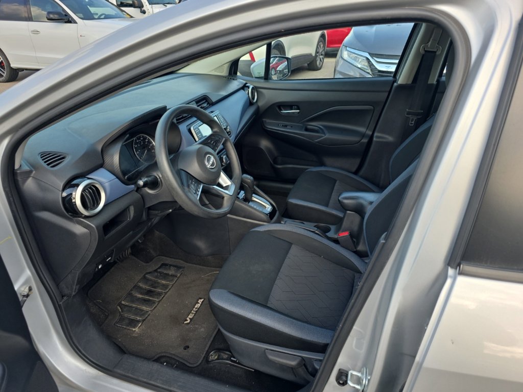 Used 2024 Nissan Versa SV FWD image 4