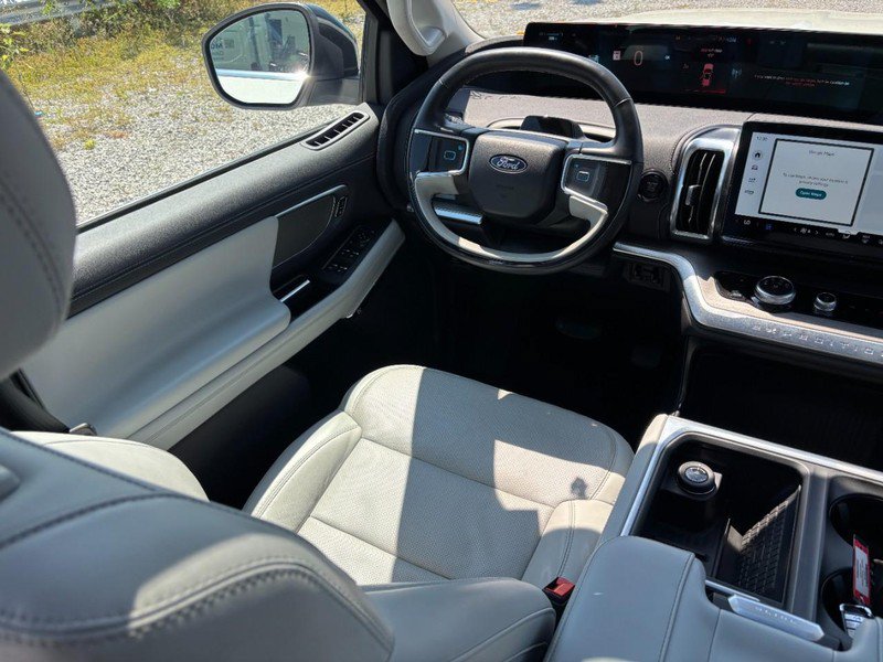 Certified 2025 Ford Expedition Max Platinum w/ Driver's Package AWD/4WD image 15